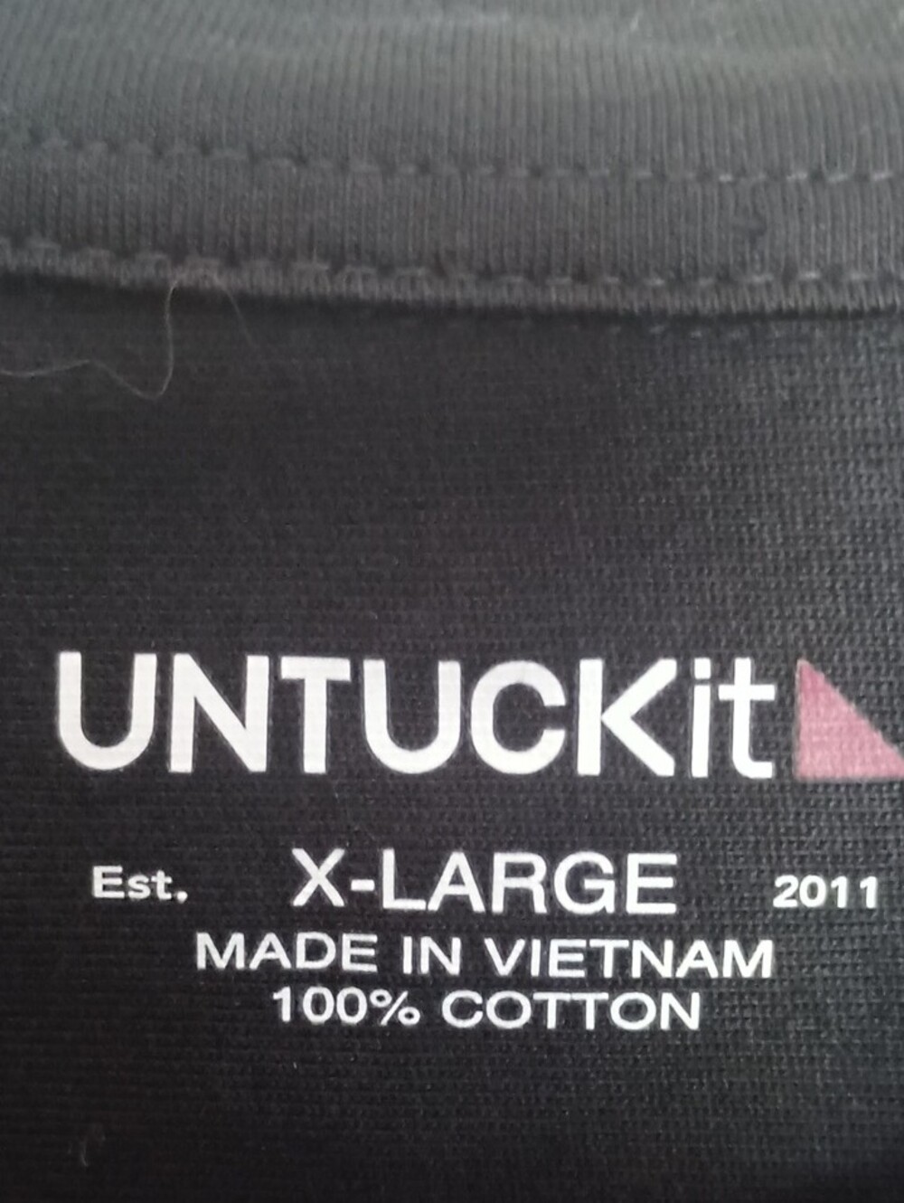 UNTUCKit Men's Black Long-Sleeve Button-Down Shirt - Picture 6 of 6